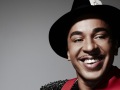 Lou Bega roter Anzug 3.jpg